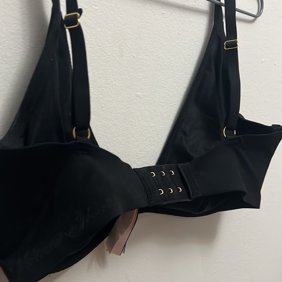 VICTORIA’S SECRET “incredible” black bra - Picture 3 of 4